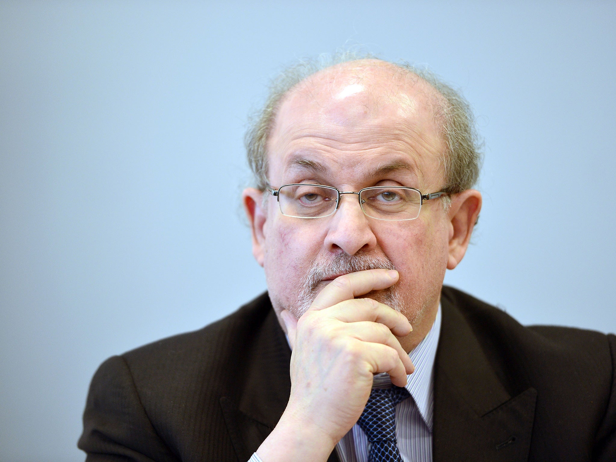 Salman Rushdie Iranian State Media Renew Fatwa On Satanic Verses Author With 600000 Bounty