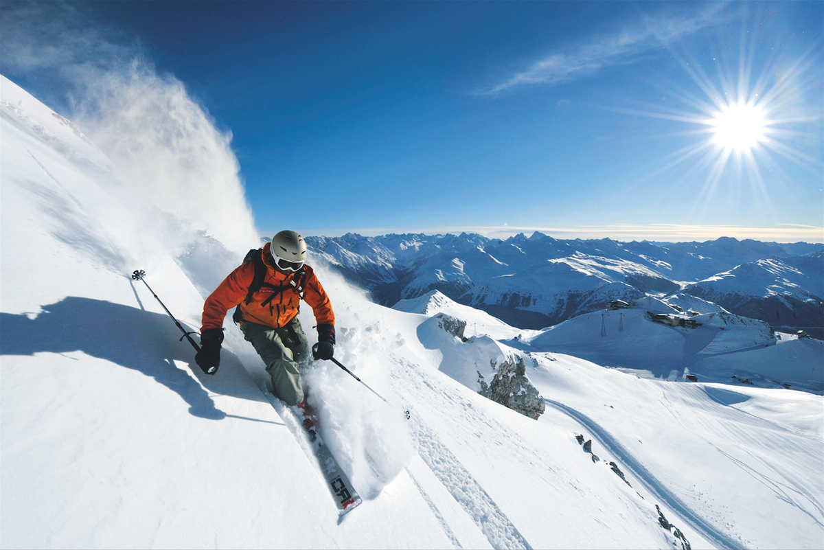 Skiing where. Горнолыжка в Швейцарии. Швейцария Альпы горнолыжные курорты. Швейцария Альпы горнолыжники горы. Горнолыжный спуск в Швейцарии.