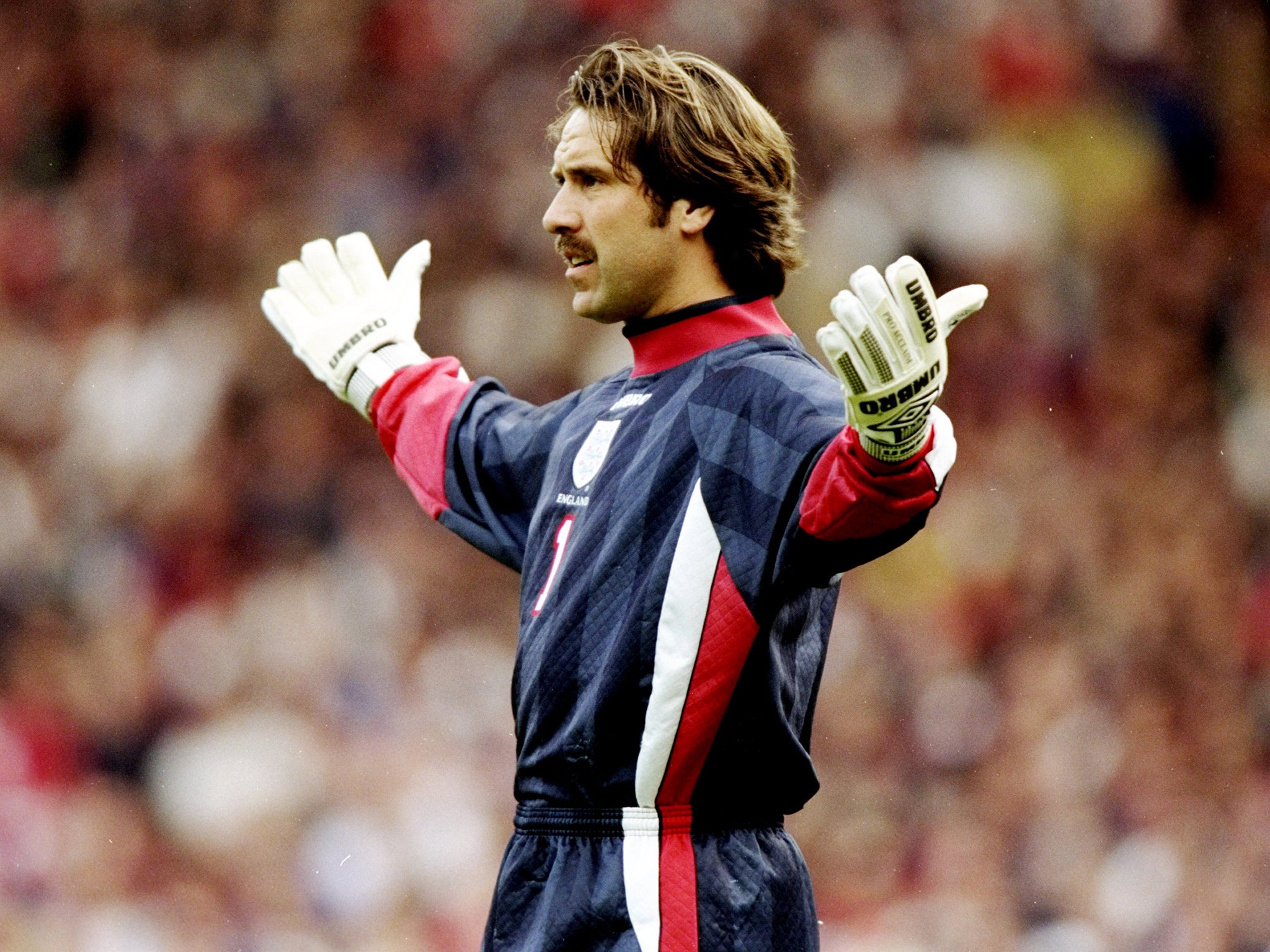 &#13;
David Seaman in action for England in 1998&#13;