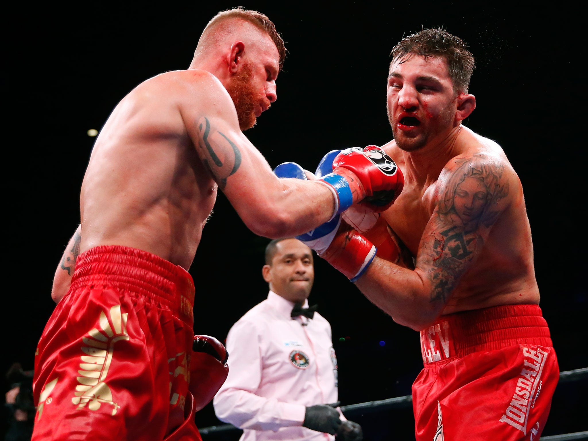Andrzej Fonfara, left, lands a punch on Nathan Cleverly