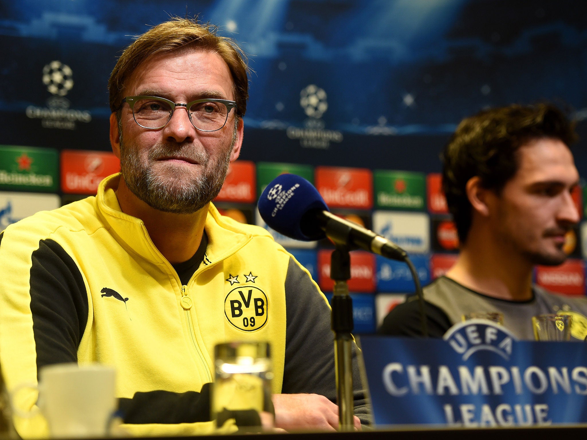 Mats Hummels (right) has back Jurgen Klopp (left) to win the title with Liverpool