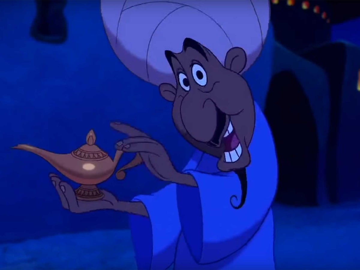 Peddler at beginning of Aladdin is the Genie, directors finally ...