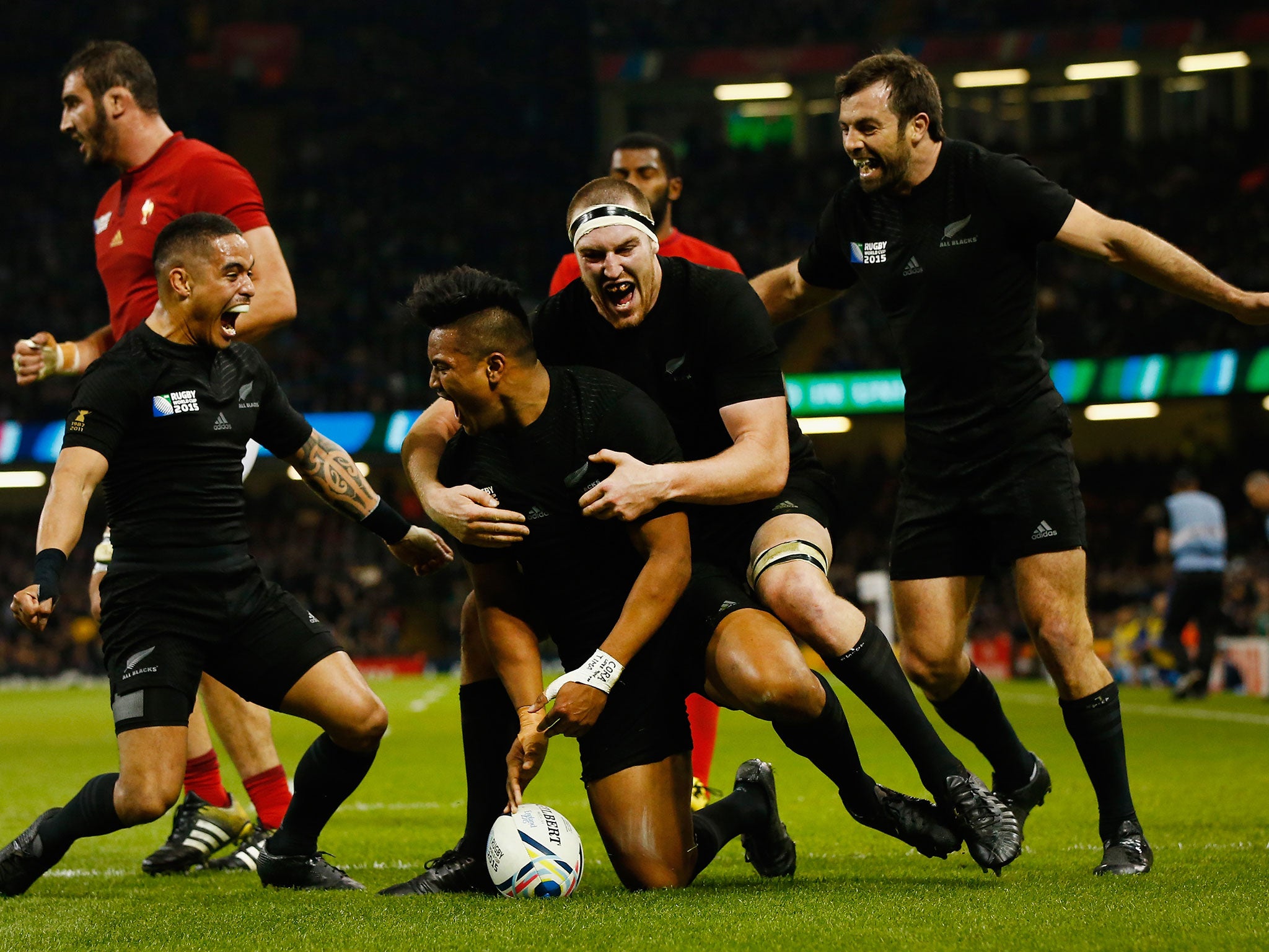 New Zealand celebrate one of Julian Savea's three tries against France
