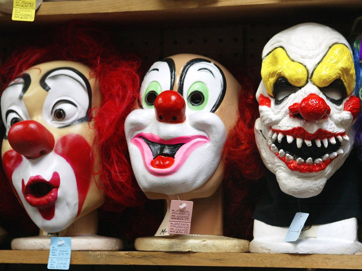 Police Issue Warning Over Clown Masked Men Scaring Children The Independent The Independent