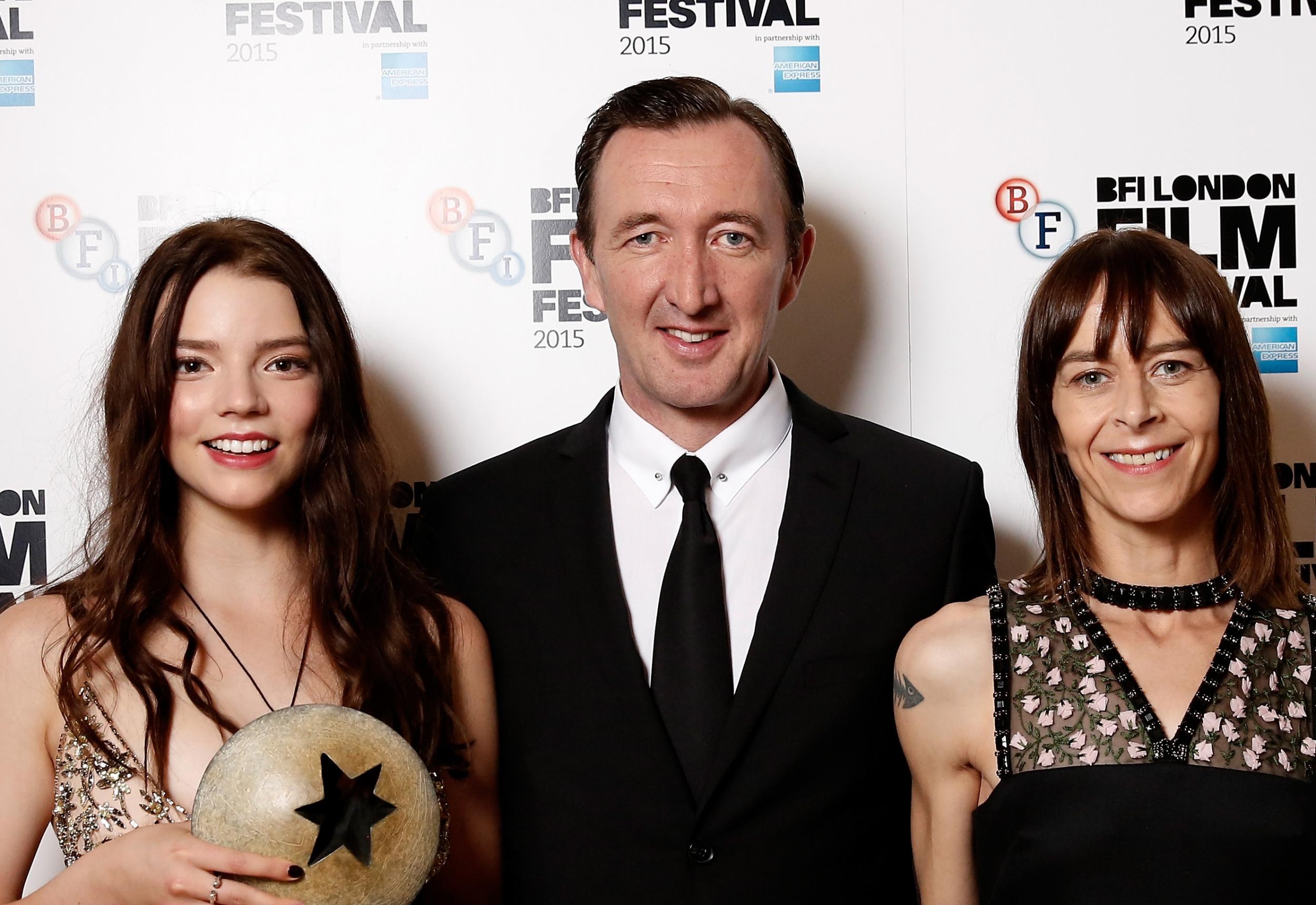 Anya Taylor-Joy, Ralph Ineson and Kate Dickie pose with the Sutherland Award for the film 'The Witch'