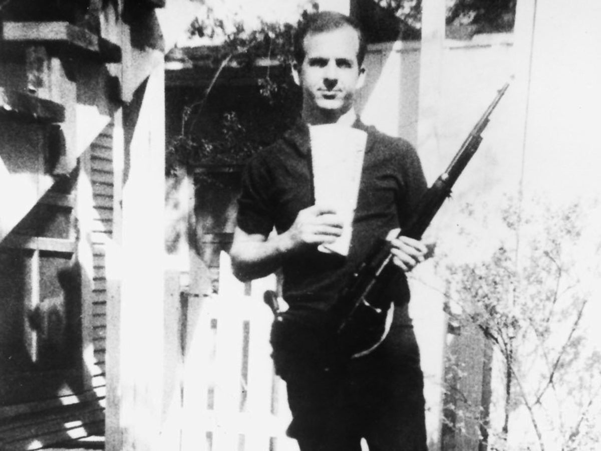 John F Kennedy assassination: Photo showing Lee Harvey Oswald with same  type of gun used to kill JFK 'authentic' | The Independent | The Independent