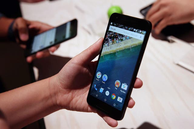 An attendee inspects the Nexus 5X during a media event on 29 September
