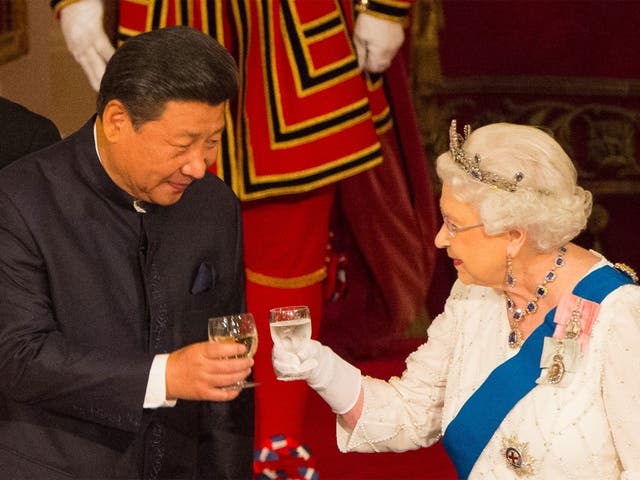 President Xi meetsthe Queen at the state banquet at Buckingham Palace