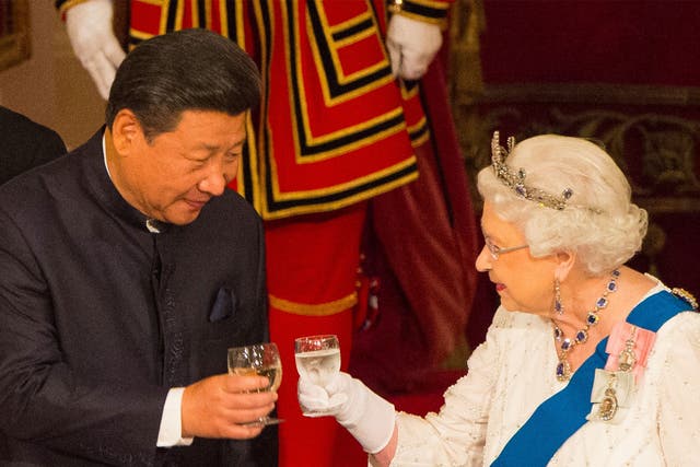 President Xi meetsthe Queen at the state banquet at Buckingham Palace