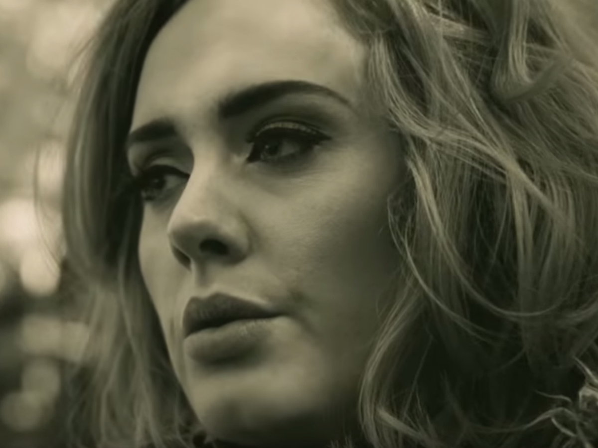 Adele hello i. Adele hello обложка. Adele hello i. Adele hello i. Adele - hello фото.