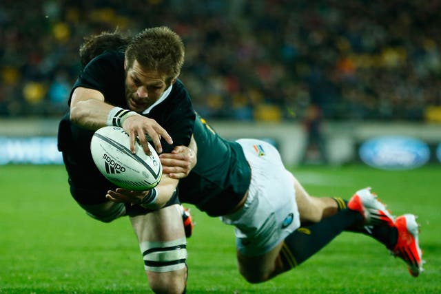 Richie McCaw scores the match-winning try the last time New Zealand faced South Africa
