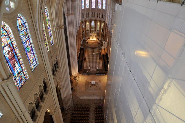 The cleaning of the entire cathedral, built between 1194-1250, should be finished in 2017 or 2018