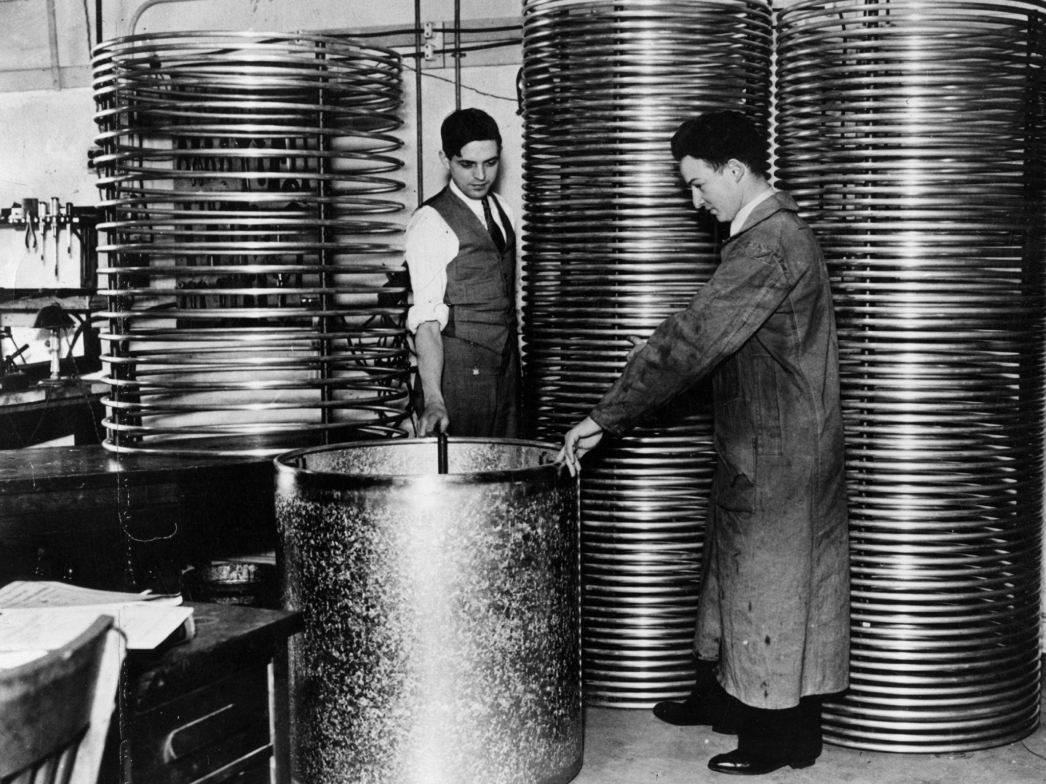 Resaerchers at the Wisconsin University at Madison stand beside a device which hurls protons at 15,000 mps and was used to treat cancer in 1936.