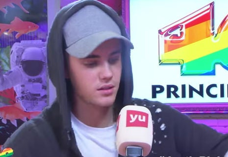Justin Bieber is interviewed on Spanish radio