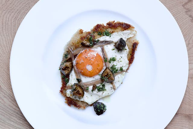 Pheasant escalope Holstein: pan-frying ensures that the breast meat remains tender