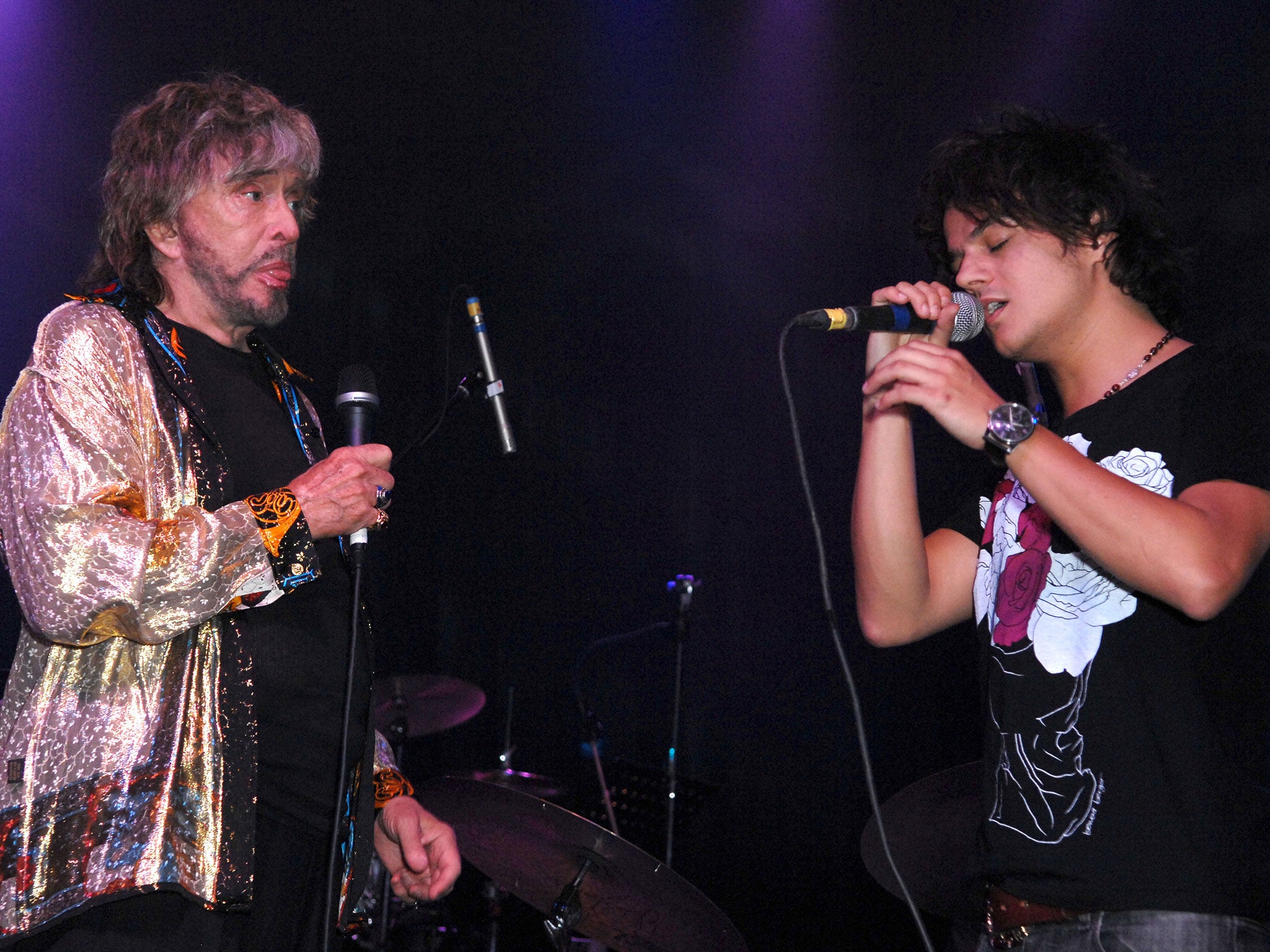 Dramatic recitations: Murphy, left, on stage with Jamie Cullum in London, 2007