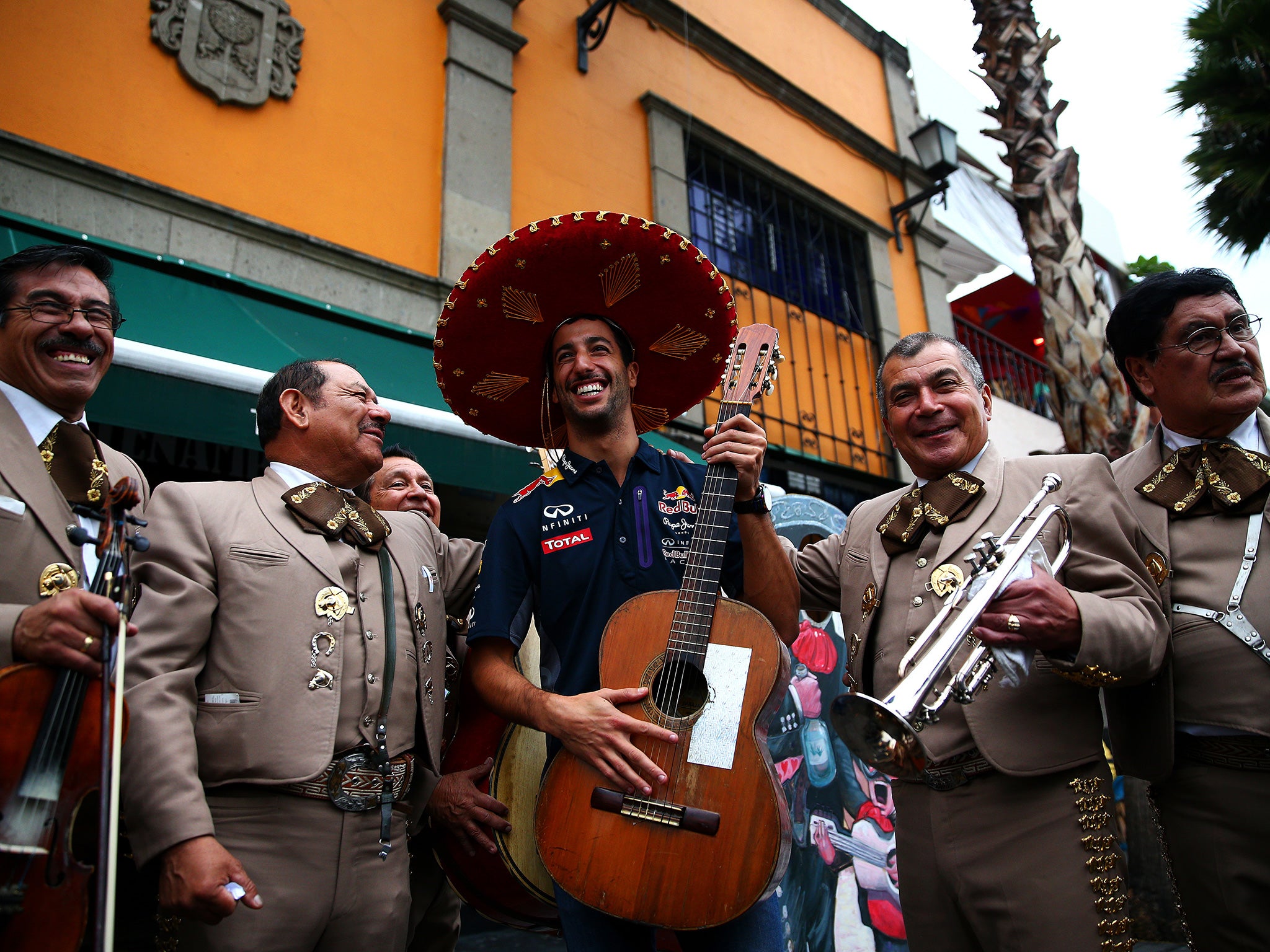 Daniel Ricciardo with a mariachi band