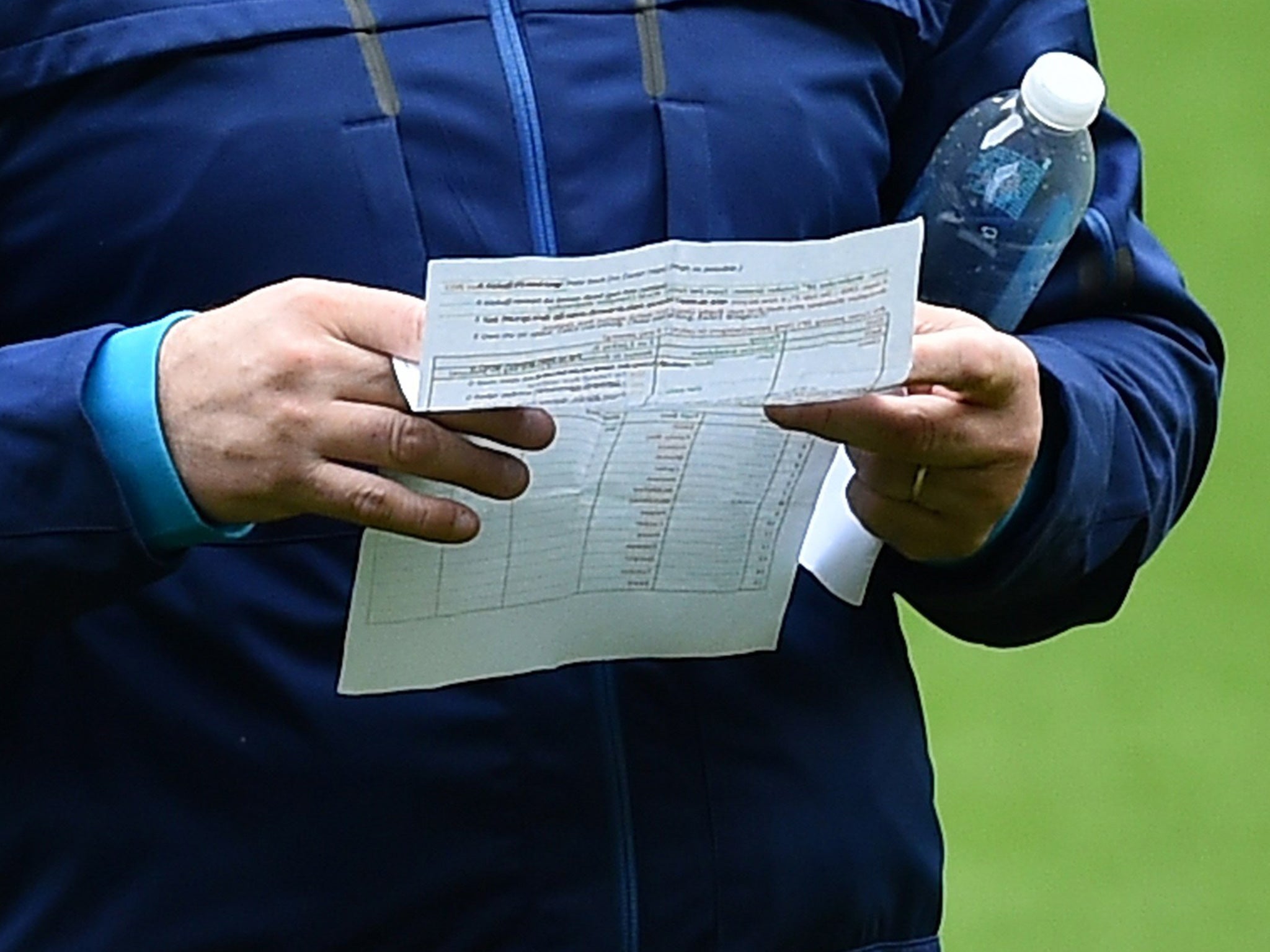 &#13;
The notes spotted in scrum coach Mario Ledesma's hands&#13;