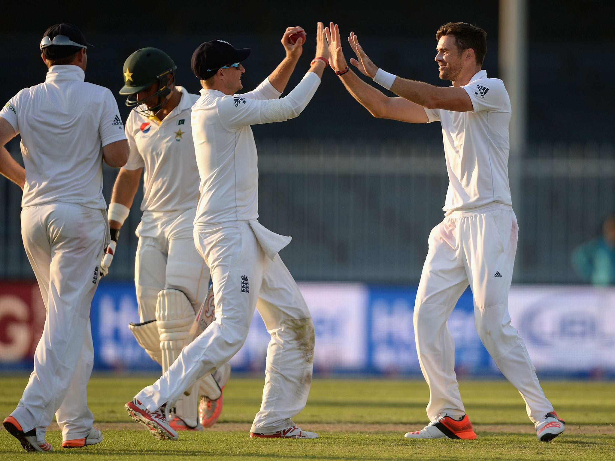 James Anderson celebrates with Joe Root after dismissing Misbah-ul-Haq