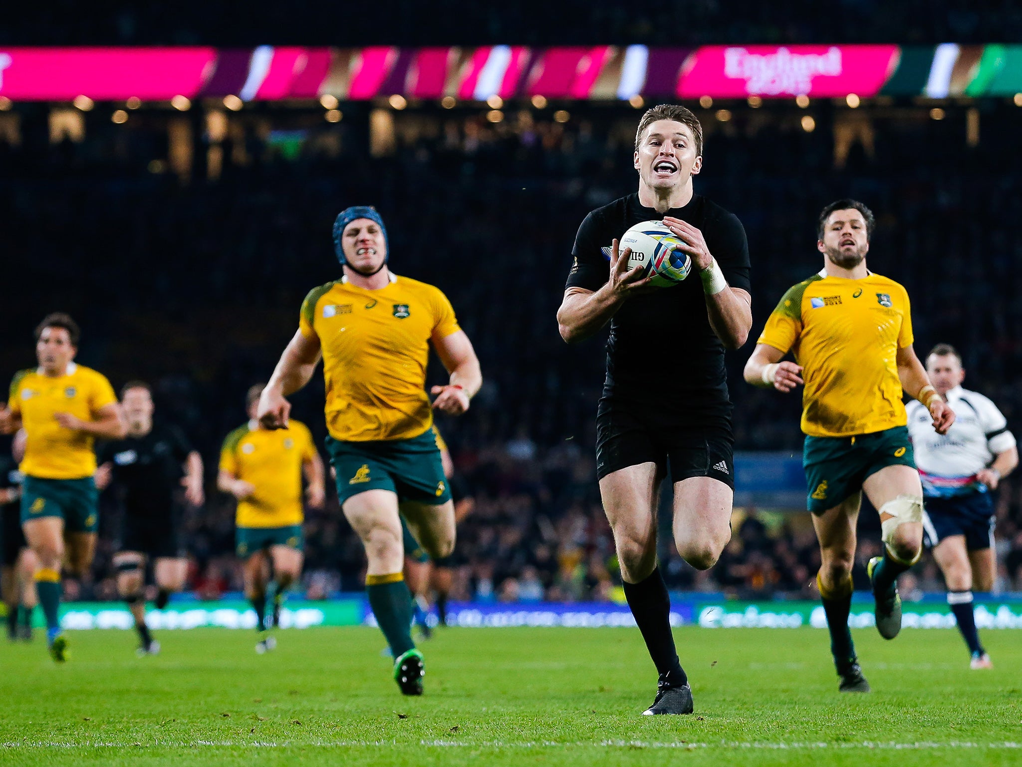 Beauden Barrett scores New Zealand’s third try