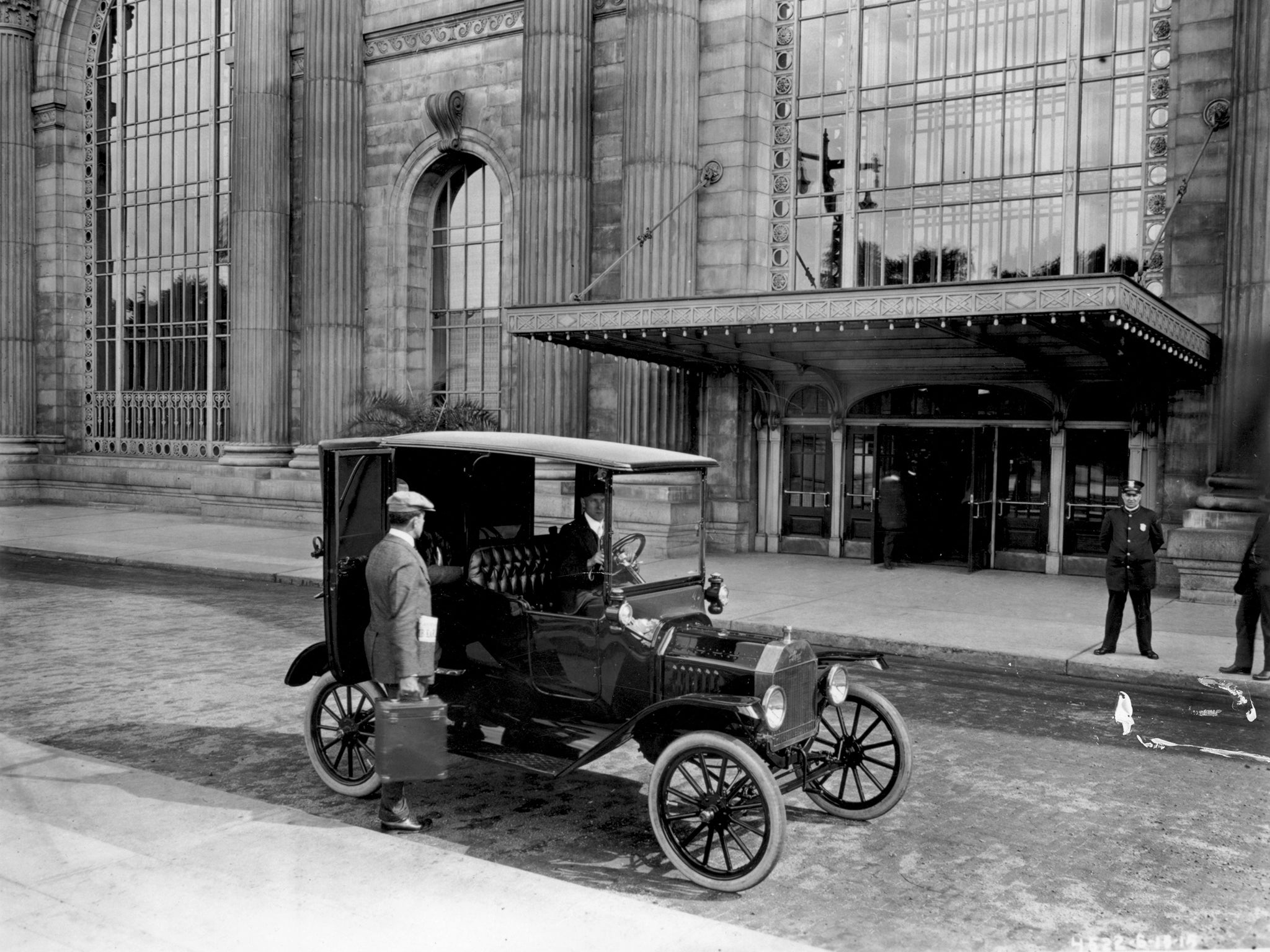 Ford Motor Company adopted the 40-hour week in 1926 (Hulton Archive)