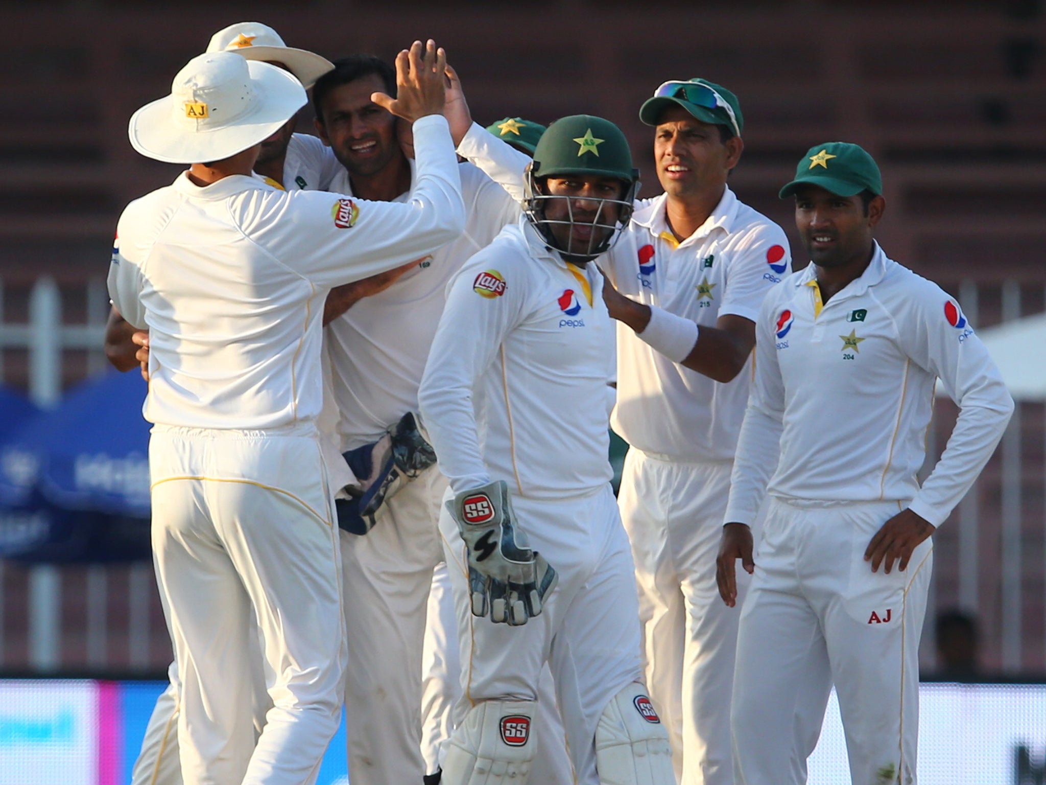 Pakistan celebrate the removal of Ian Bell during England's second innings