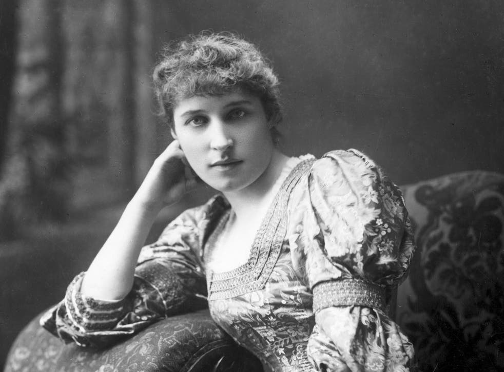 Model and actress Lillie Langtry lived the kind of double life Oscar himself would eventually adopt
