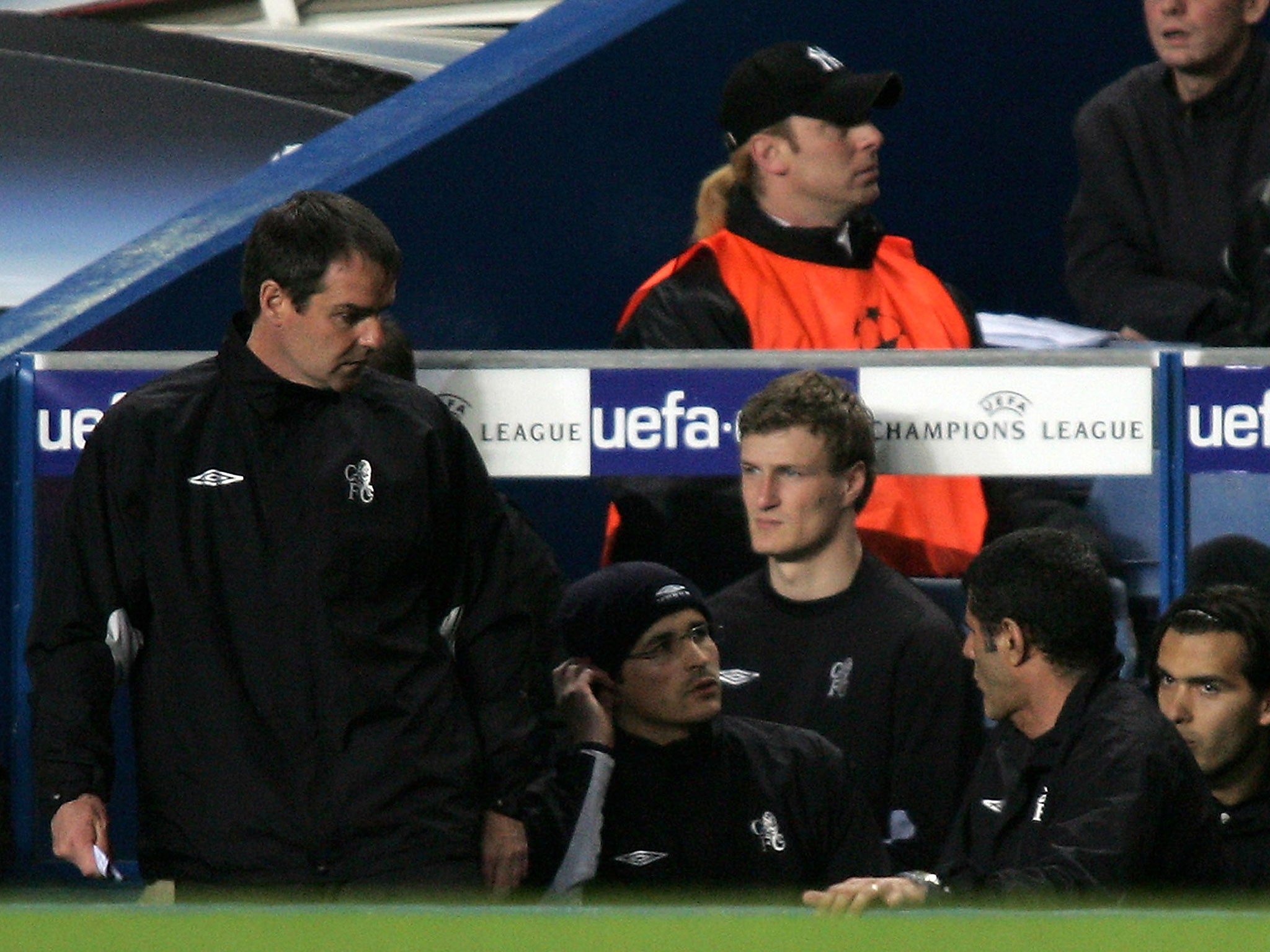 Rui Faria (wearing the hat) during the match with Bayern Munich in 2005