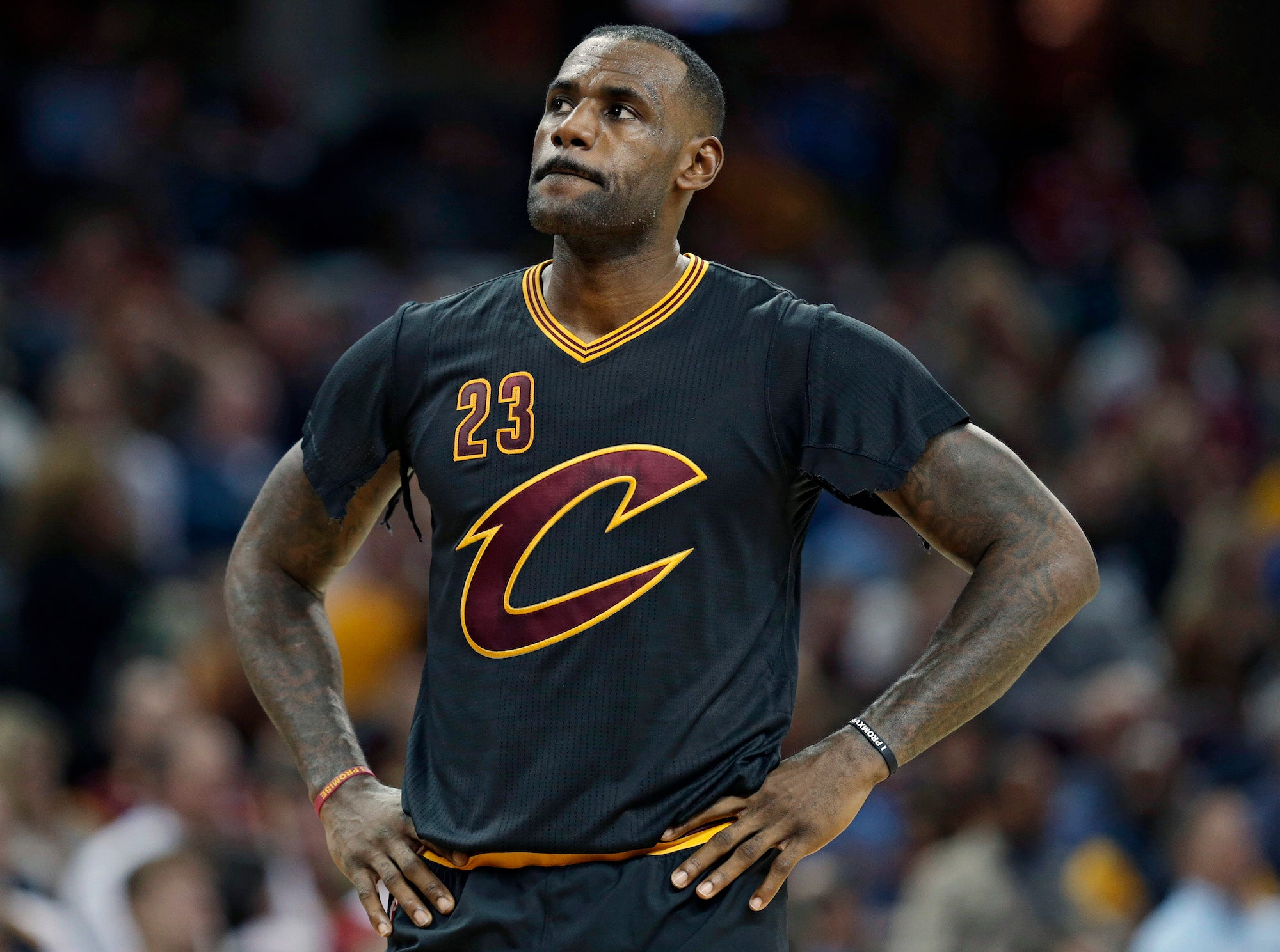 LeBron James after ripping his sleeved jersey: 'If fans love them, I love  them', The Independent