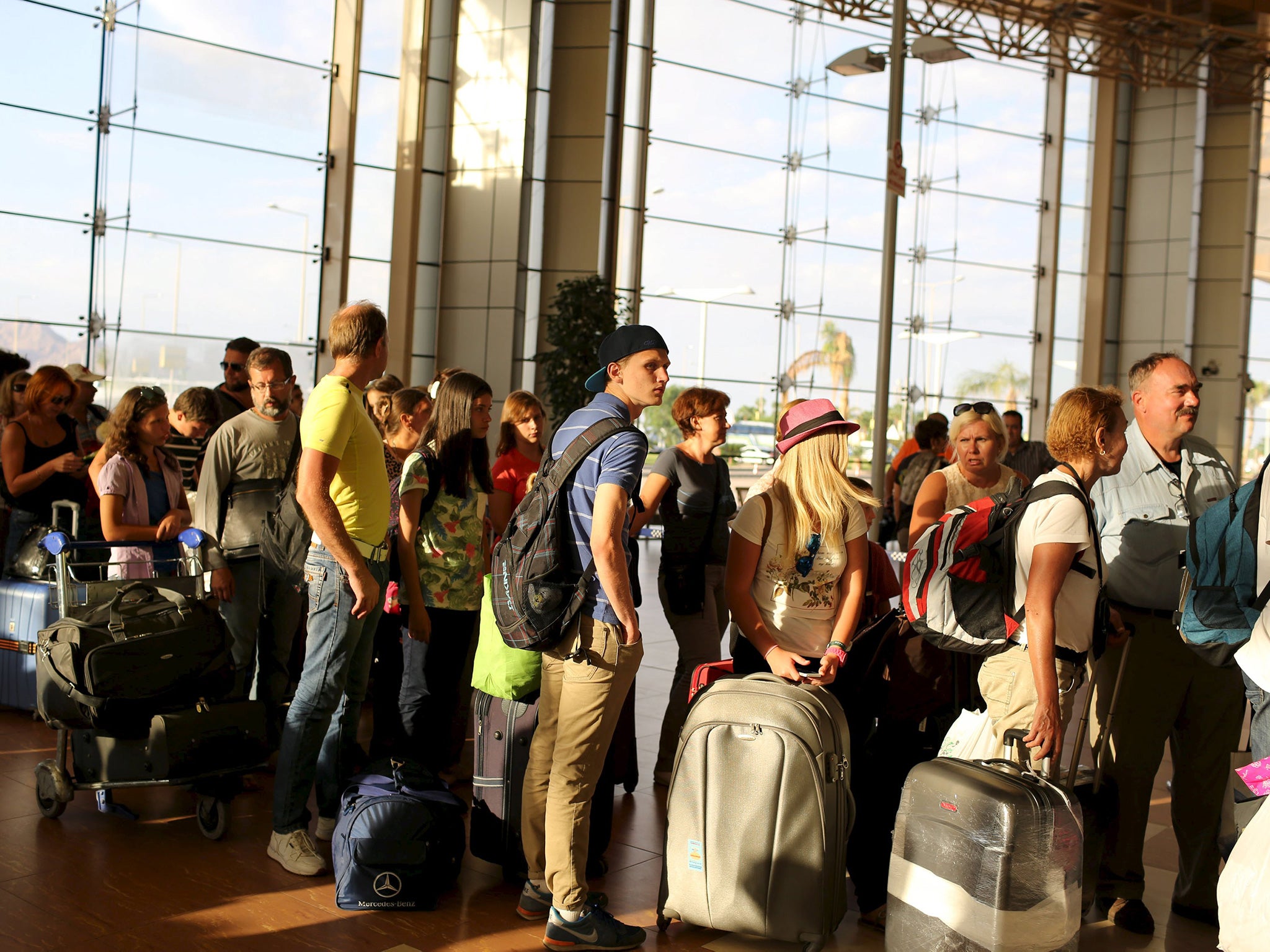 British and Russian passengers queue to leave Sharm el-Sheikh after all flights were grounded