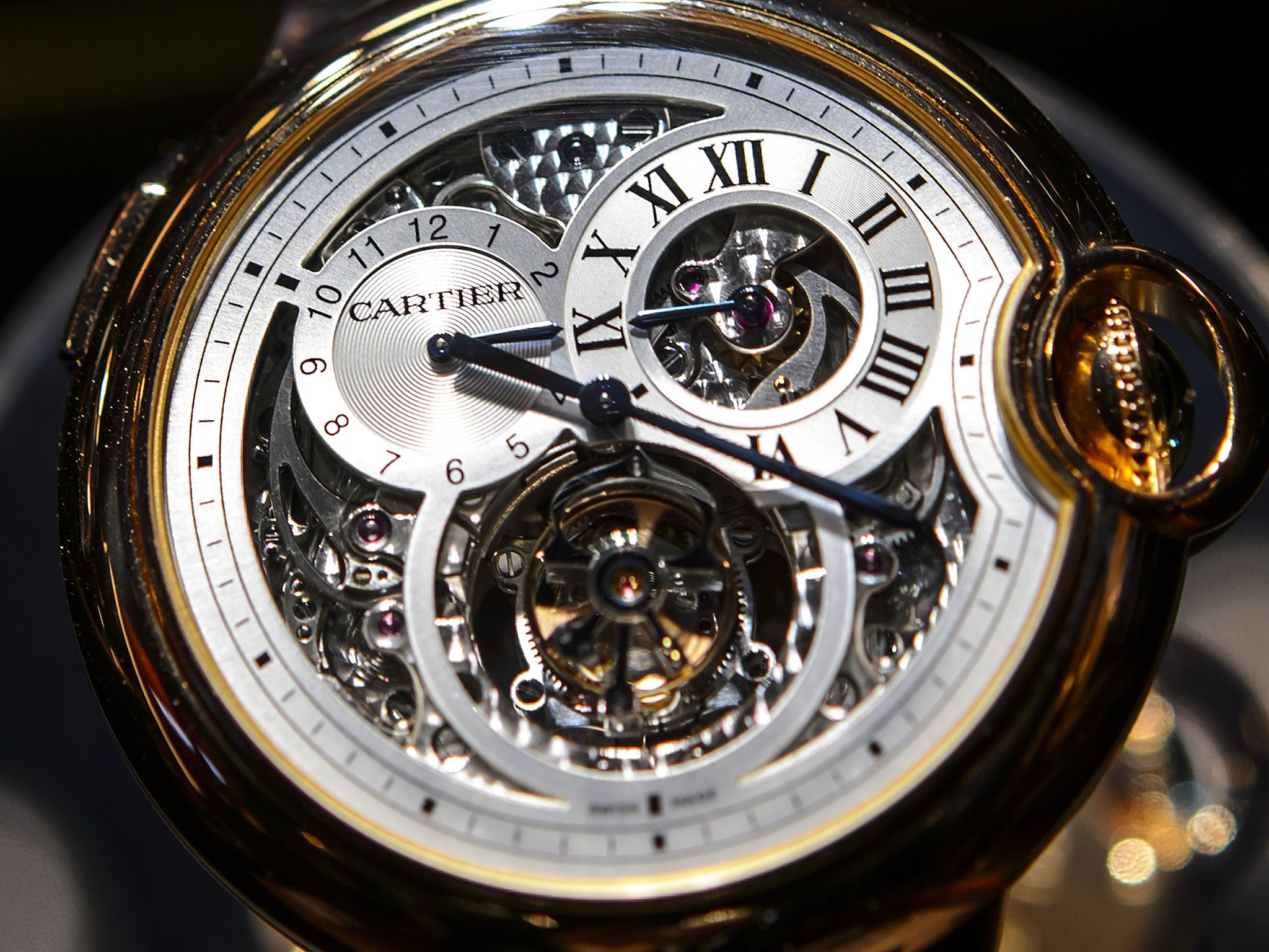 Сами хороший часы. Richemont часы. Конфискация часов Richemont. Картье часы старые внутри. Cartier watches Lost time.