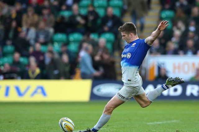 Owen Farrell lands one of four penalties to keep Saracens top of the league