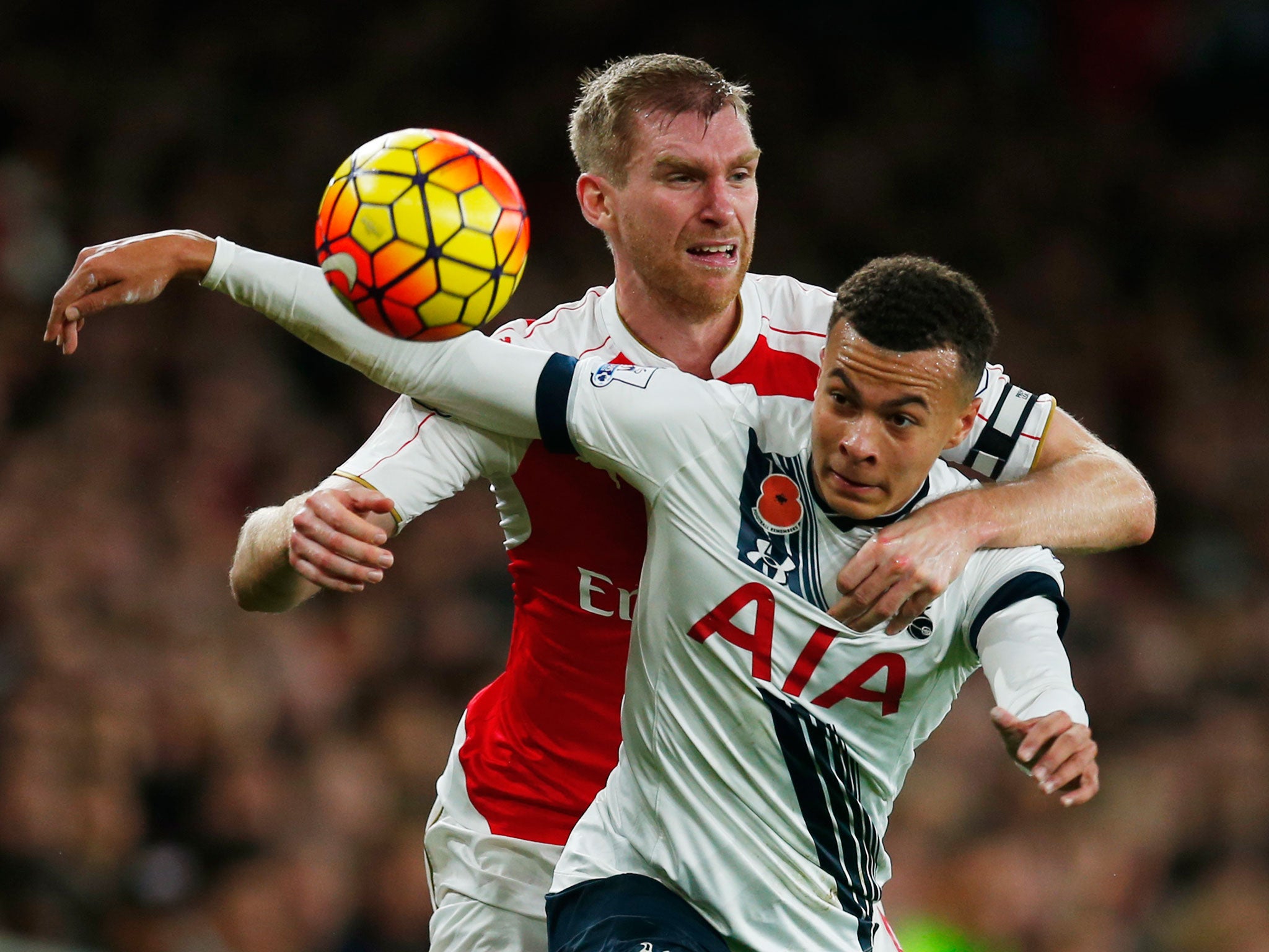 Per Mertesacker gets to grips with Dele Alli
