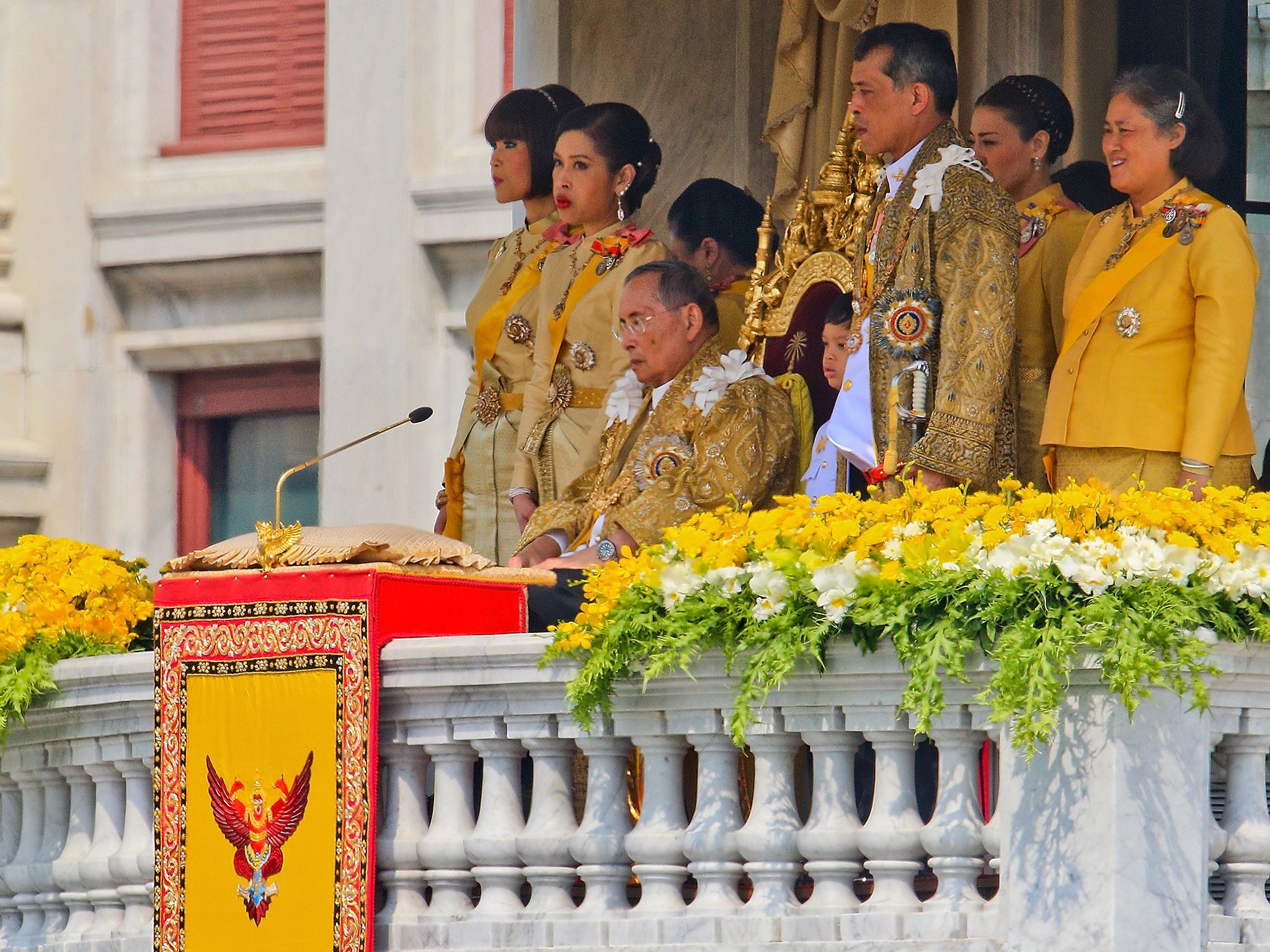 Thailand's King Bhumibol Adulyadej, surrounded by his daughters and his son, Crown Prince Vajiralongkorn,