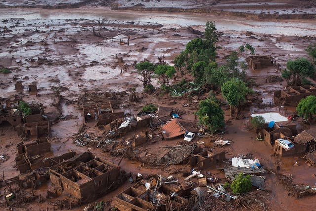 The effect of the mud flow on the village of Bento Rodrigues