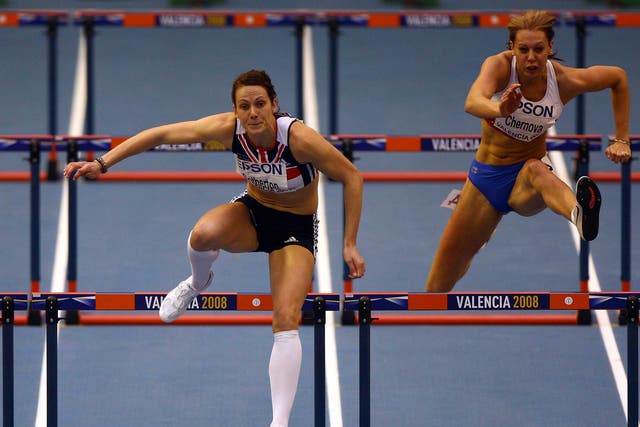 Kelly Sotherton (left) races against the Russian Tatyana Chernova, who was later banned
