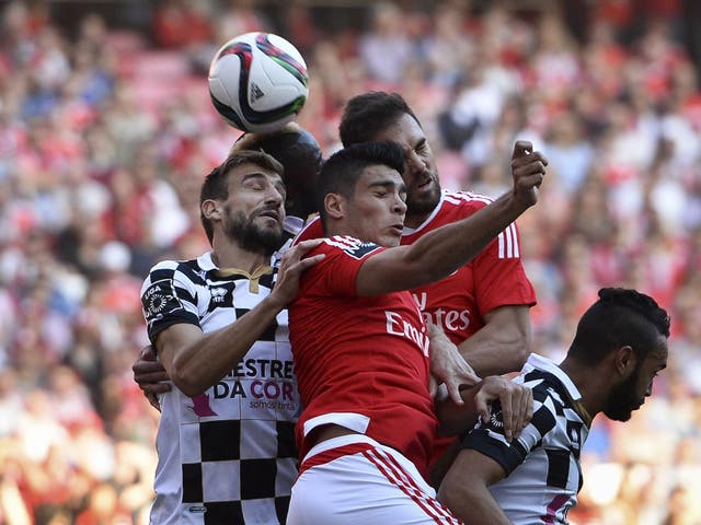 Benfica's Mexican forward Raul Rodriguez (C) heads the ball with Boavista's defender Nuno Henrique (L
