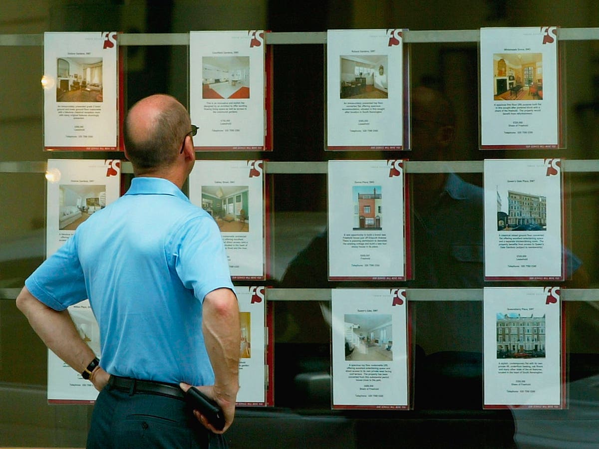 Most estate agents 'do not ask sellers to disclose neighbour issues