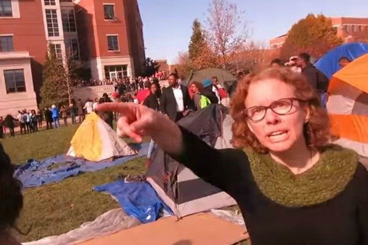 Missouri journalism professor apologises for 'physically and verbally ...