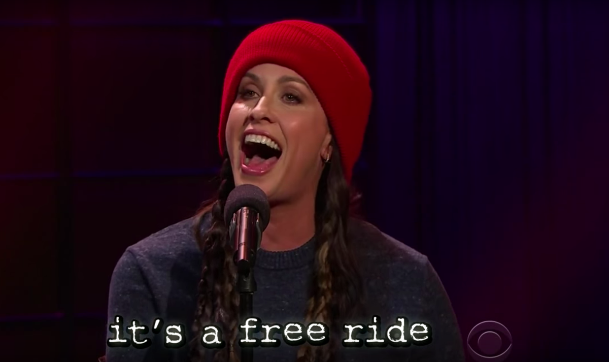 Alanis Morissette Corrects Ironic Lyrics In New Performance The Independent The Independent