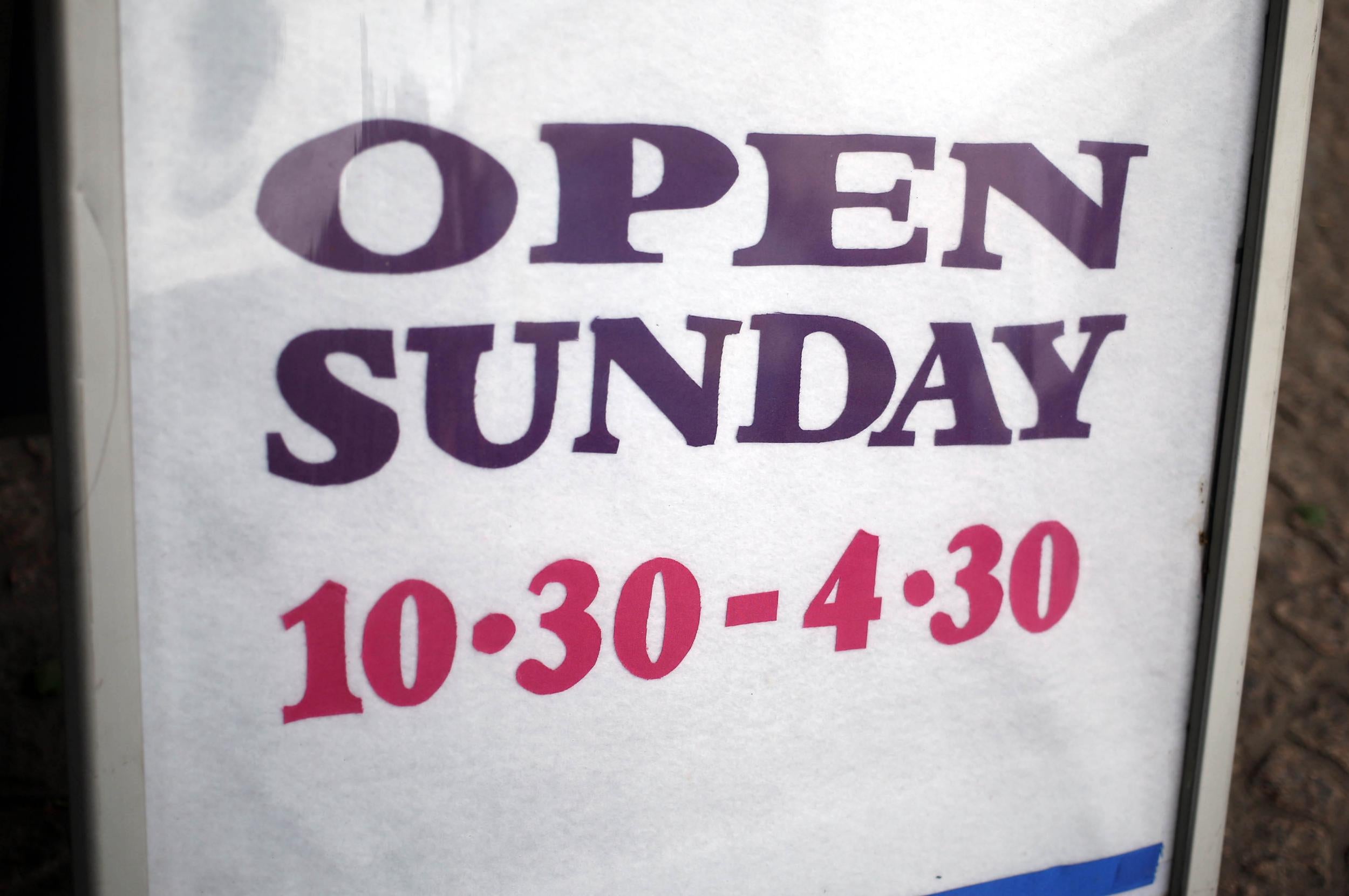 Ministers want to extend Sunday opening hours for large stores and supermarkets