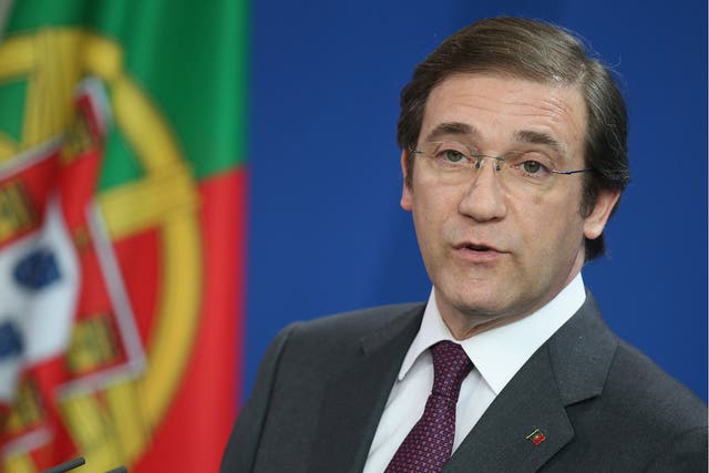 Portuguese PM Pedro Passos Coelho shook hands with his opponent Antonio Costa during the debate