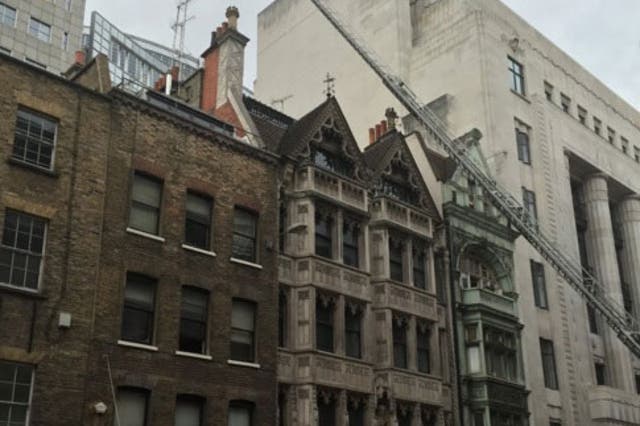 A fire broke out at a flat above a famous Fleet Street pub