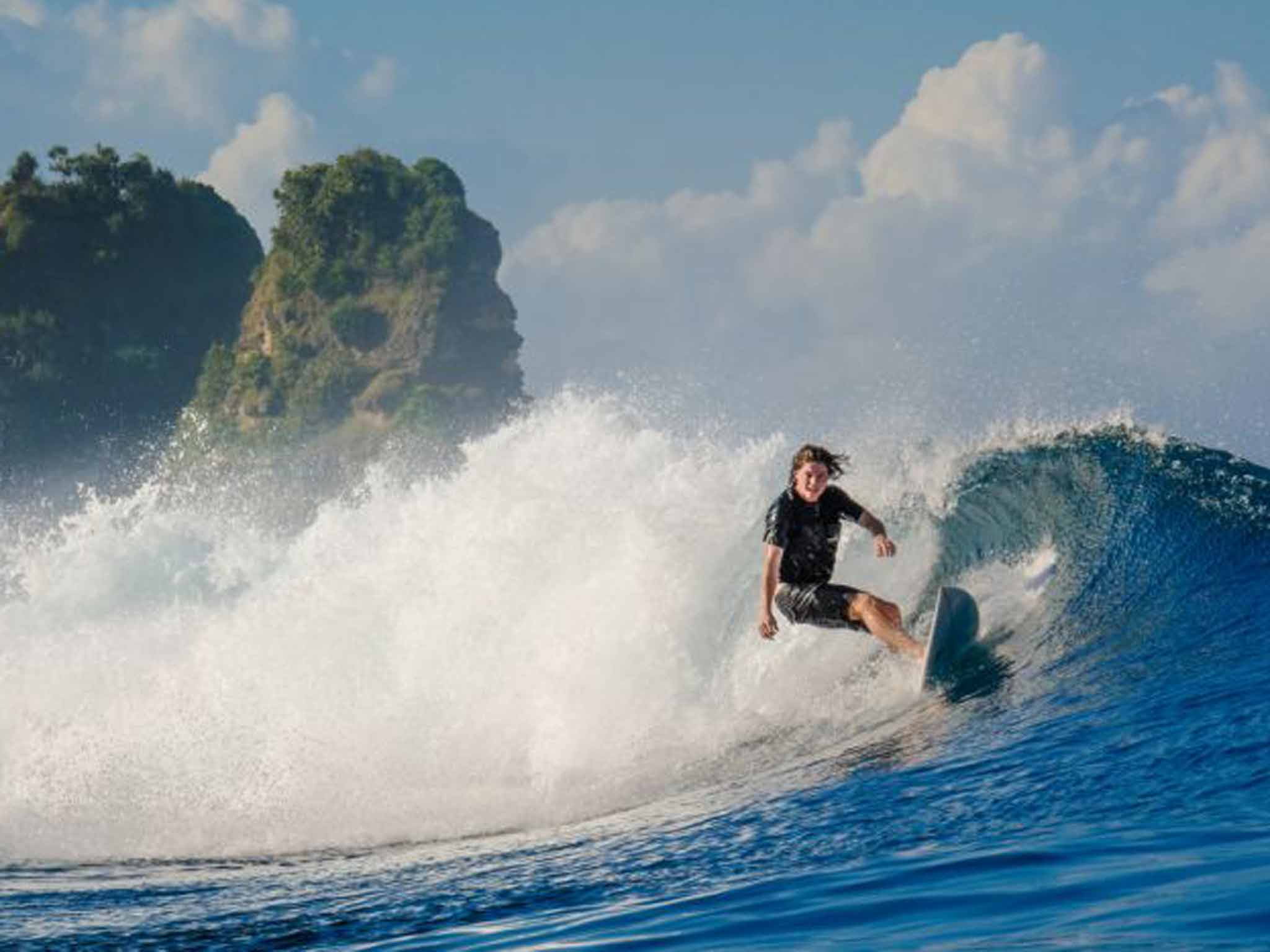 Серфинг на бали. Бали Индонезия серфинг. Бали Кута серф. Улувату серфинг. Виндсерфинг на Бали.