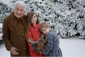 Author Judith Kerr with "Debbie and Nicky Thomas" from Mog's Christmas Calamity