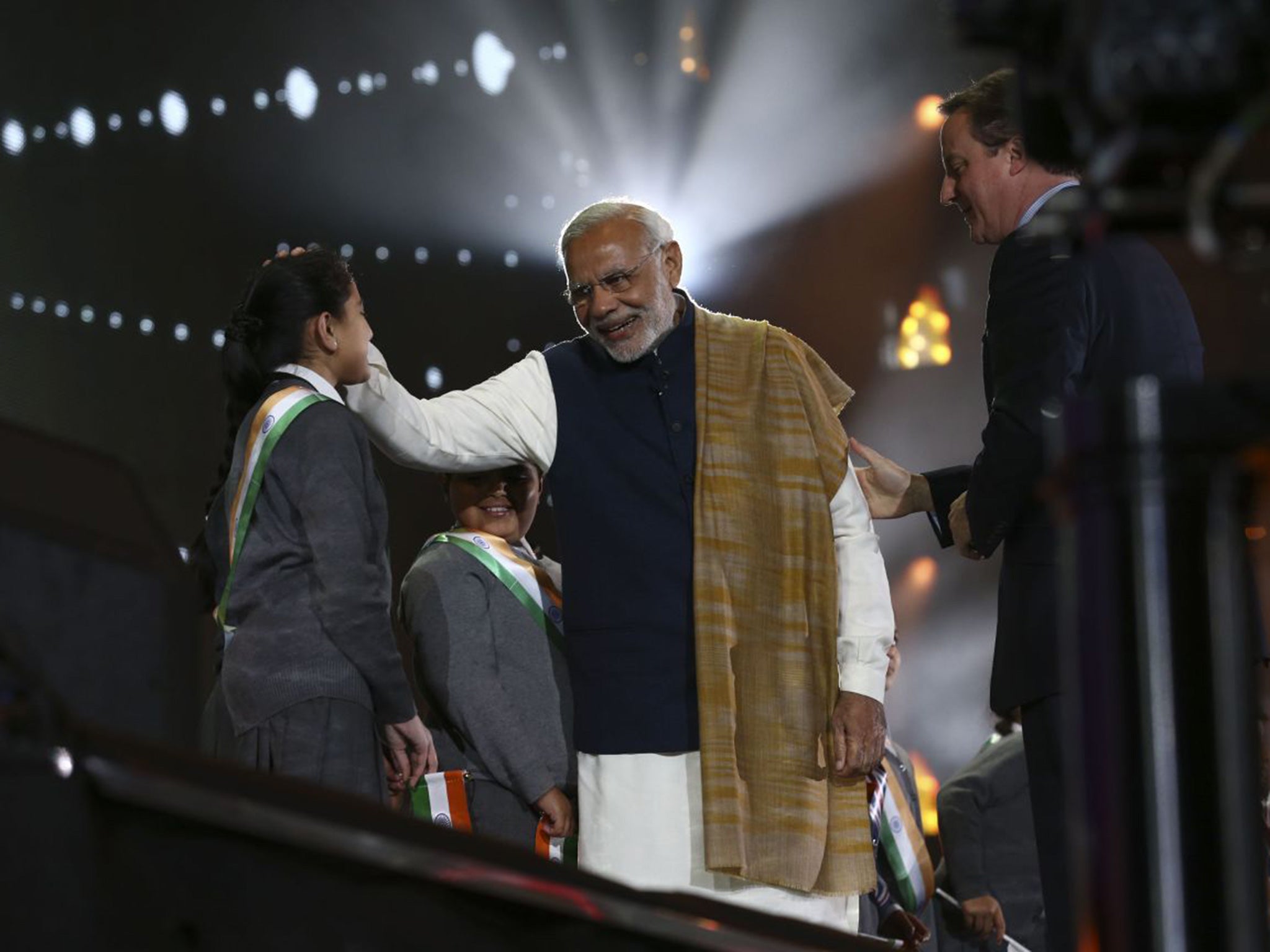 Narendra Modi and David Cameron greet schoolchildren who sang the national anthems of Great Britain and India at Wembley last night
