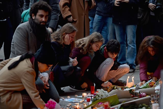 Mourners gather in front of the Petit Cambodge and Le Carillon restaurants on November 14, 2015 in Paris
