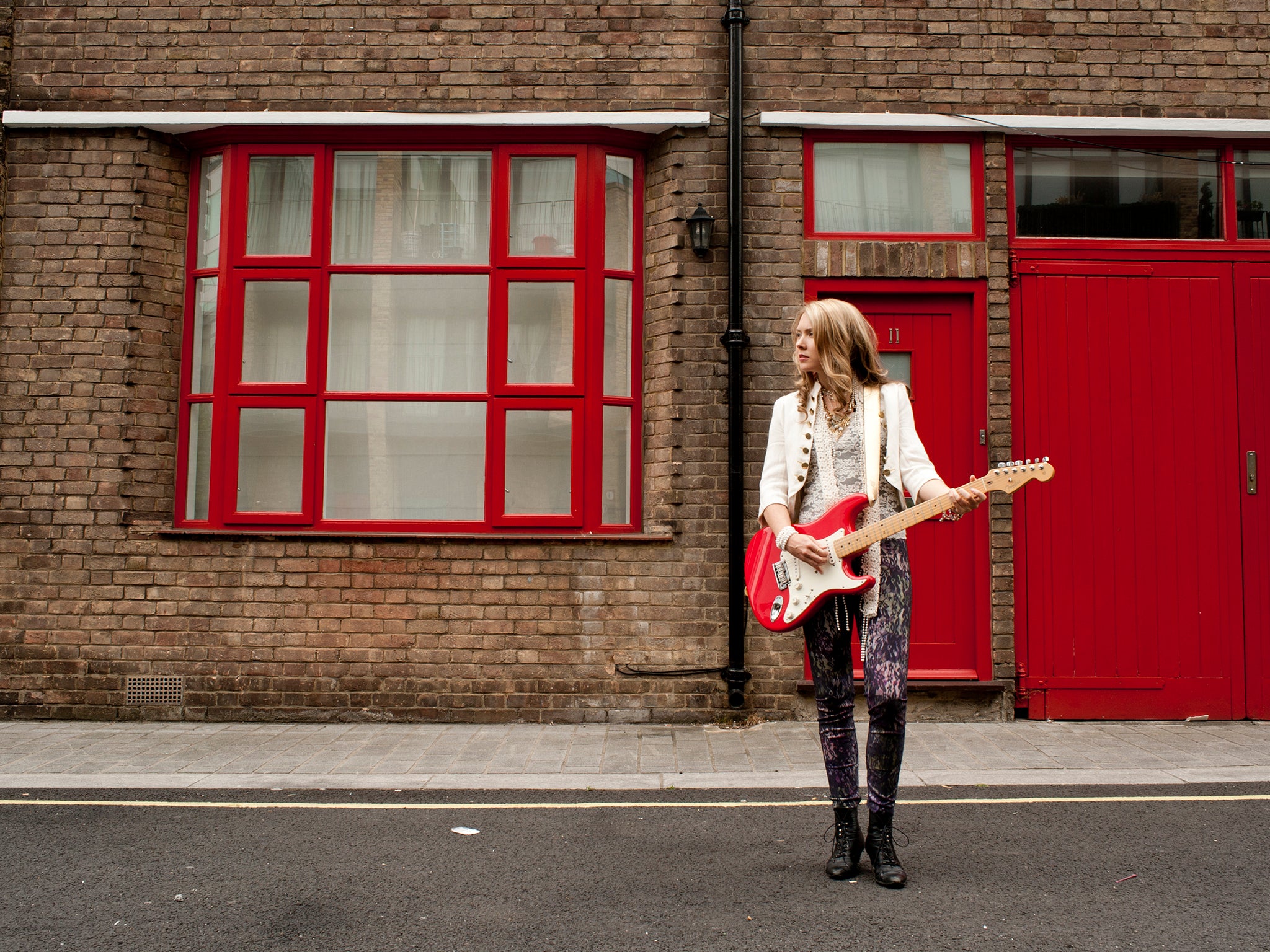 Beatie Wolfe - Red door