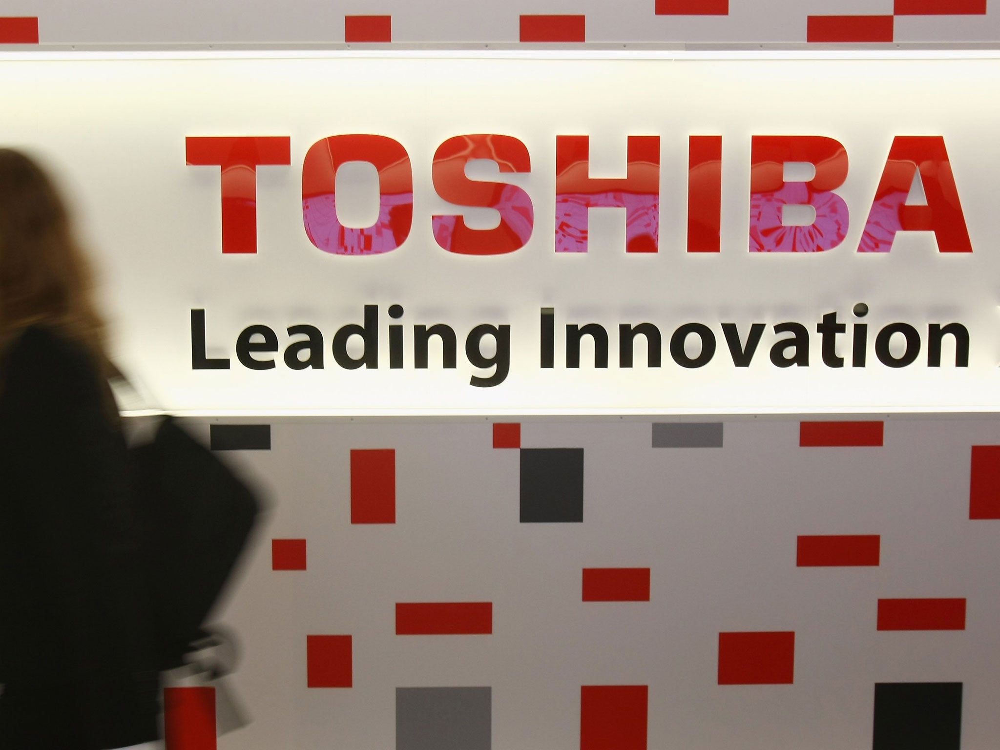 Toshiba shares tumbled nearly 10% on Thursday after Bloomberg News reported that Toshiba was under investigation by US authorities