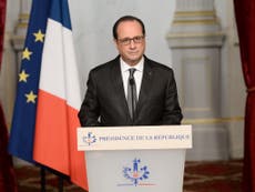 Europe could return to borders of walls and barbed wire, Hollande says